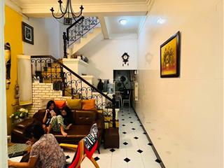Bán gấp! nhà hoàng quốc việt, lô góc, sân xe, gần phố, ngõ thông, dân xây, ở luôn, 52m, hơn 8 tỷ