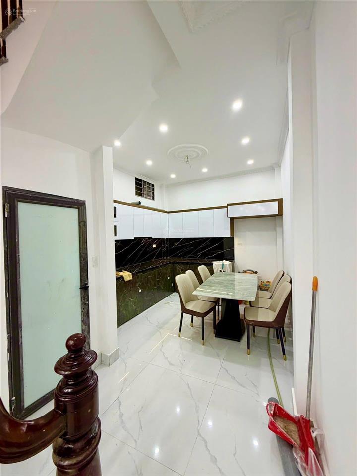 Nhà trần duy hưng, 3 thoáng, 25m ra ôtô, ngõ thông, không quy hoạch, sổ cc, ở, cho thuê tốt, 50m2