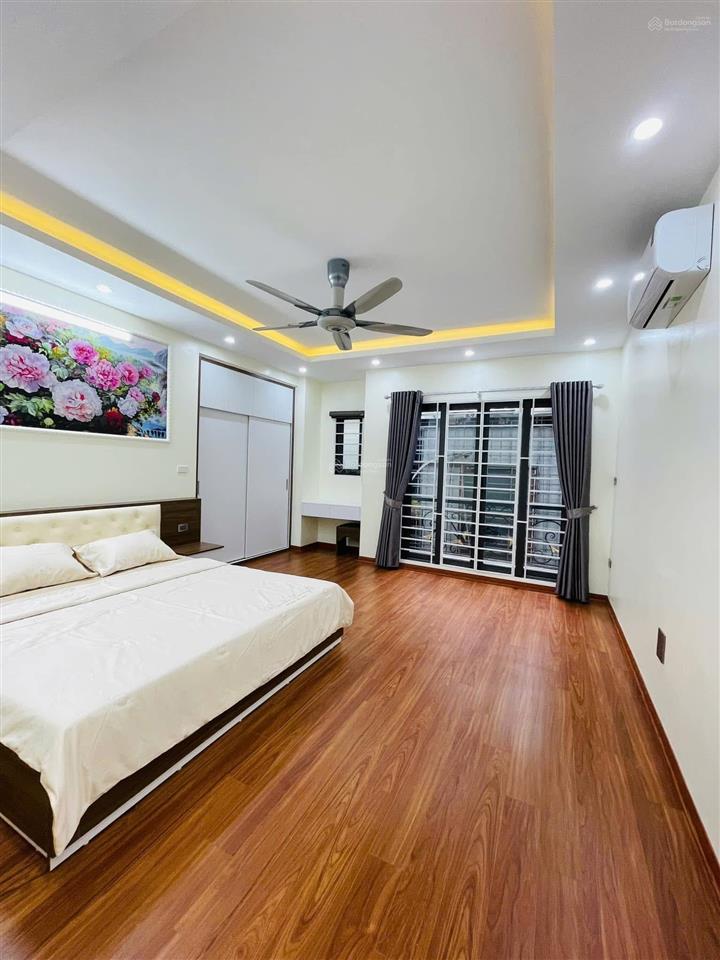 Nhà trung kính, cầu giấy, lô góc, ôtô đỗ cổng, ngõ thông, sân xe, gần mặt phố, 41mx5t, hơn 7 tỷ,
