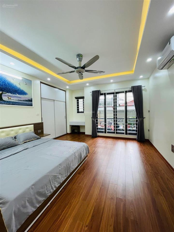 Nhà trung kính, cầu giấy, lô góc, ôtô đỗ cổng, ngõ thông, sân xe, gần mặt phố, 41mx5t, hơn 7 tỷ,