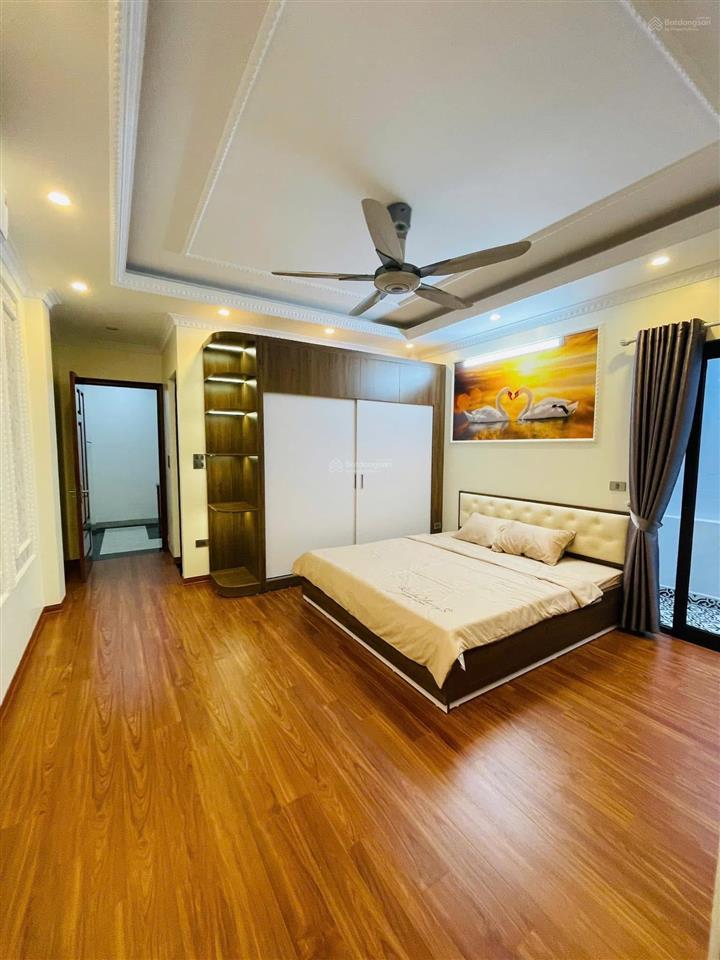 Nhà trung kính, cầu giấy, lô góc, ôtô đỗ cổng, ngõ thông, sân xe, gần mặt phố, 41mx5t, hơn 7 tỷ,