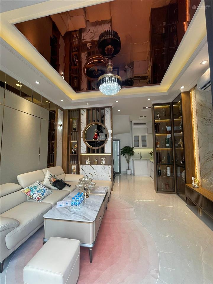 Bán nhanh nhà hoàng quốc việt, thang máy, đủ đồ ở luôn, ô tô 20m, thông tứ tung, hơn 7 tỷ
