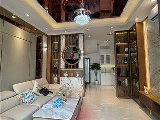 Bán nhanh nhà hoàng quốc việt, thang máy, đủ đồ ở luôn, ô tô 20m, thông tứ tung, hơn 7 tỷ