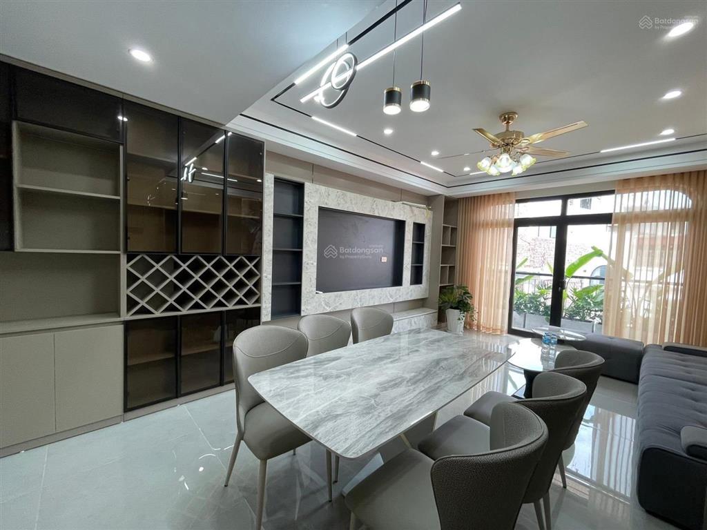 Bán nhà đội cấn, ô tô, thang máy, ngõ thông, thoáng trước sau, ở luôn, 43m2, 6t, hơn 8 tỷ