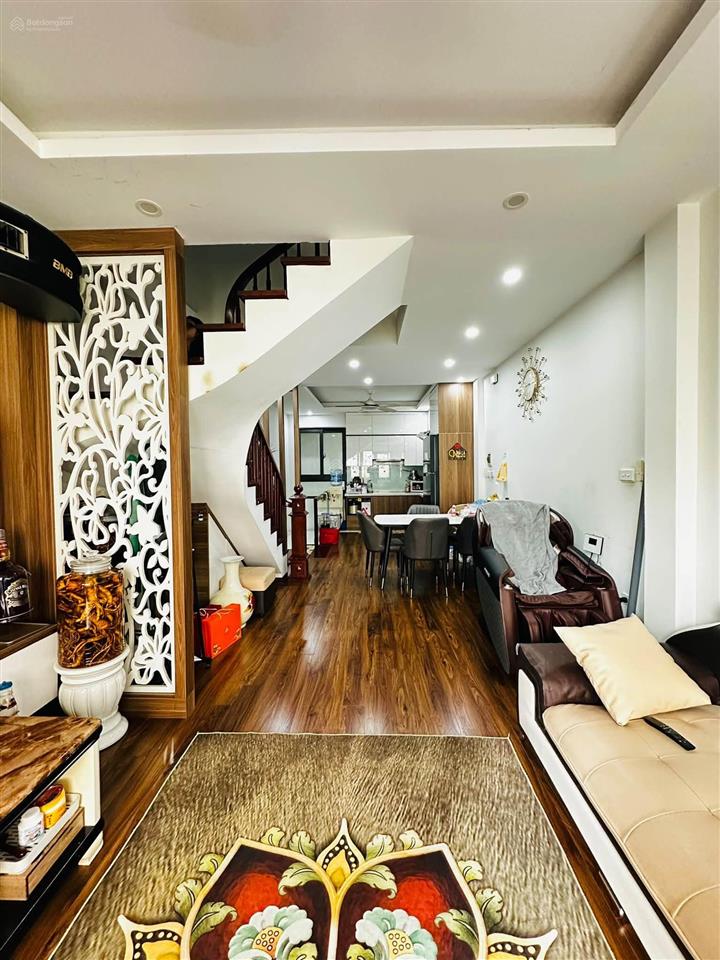 Mặt ngõ khu chùa láng, ô tô vào nhà, gara, sổ phân lô, ban công thoáng, kinh doanh, mới, 39m2*5t