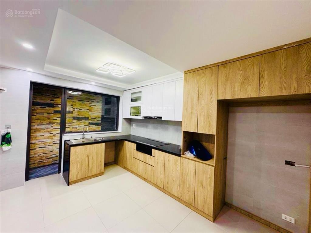 Nhà hoàng ngân, cầu giấy, ô tô 25m, thông tứ tung, gần hồ, 2 thoáng, ở luôn, 44.6m x 6 tầng