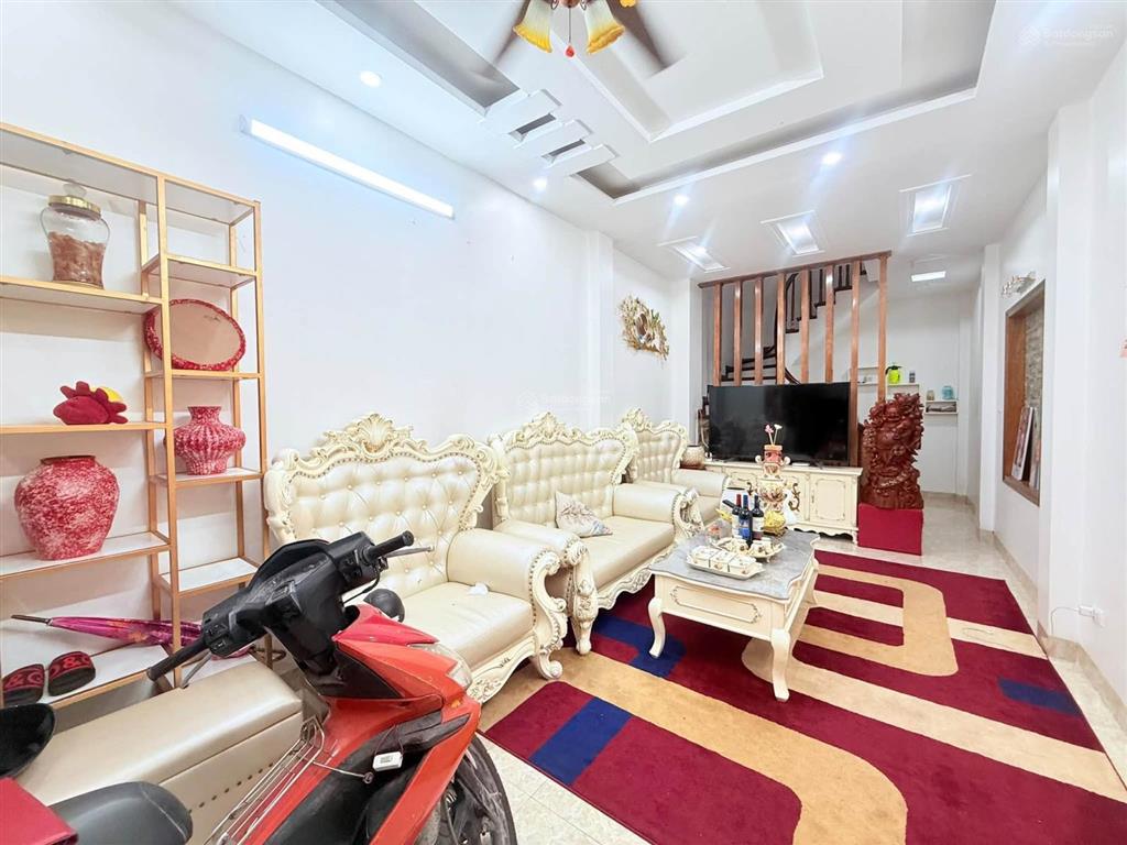 Mặt ngõ quan hoa, trước nhà 3m, ngõ to thẳng, 30m ra phố, ô tô đỗ gần, bãi xe, dân xây, 42m2*5t