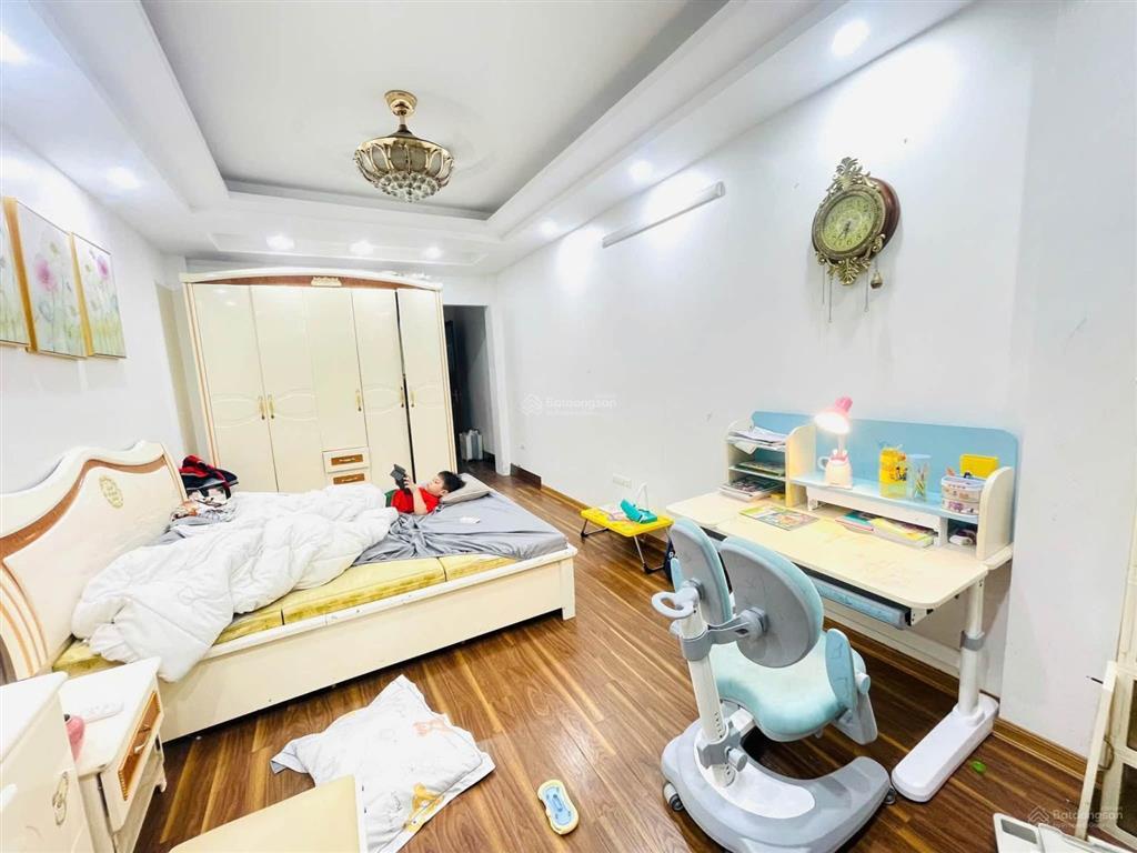 Mặt ngõ quan hoa, trước nhà 3m, ngõ to thẳng, 30m ra phố, ô tô đỗ gần, bãi xe, dân xây, 42m2*5t