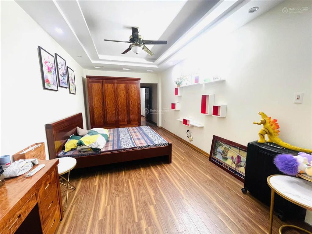 Mặt ngõ quan hoa, trước nhà 3m, ngõ to thẳng, 30m ra phố, ô tô đỗ gần, bãi xe, dân xây, 42m2*5t