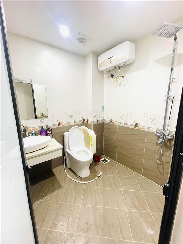 Mặt ngõ quan hoa, trước nhà 3m, ngõ to thẳng, 30m ra phố, ô tô đỗ gần, bãi xe, dân xây, 42m2*5t