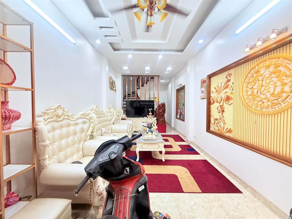 Mặt ngõ quan hoa, trước nhà 3m, ngõ to thẳng, 30m ra phố, ô tô đỗ gần, bãi xe, dân xây, 42m2*5t