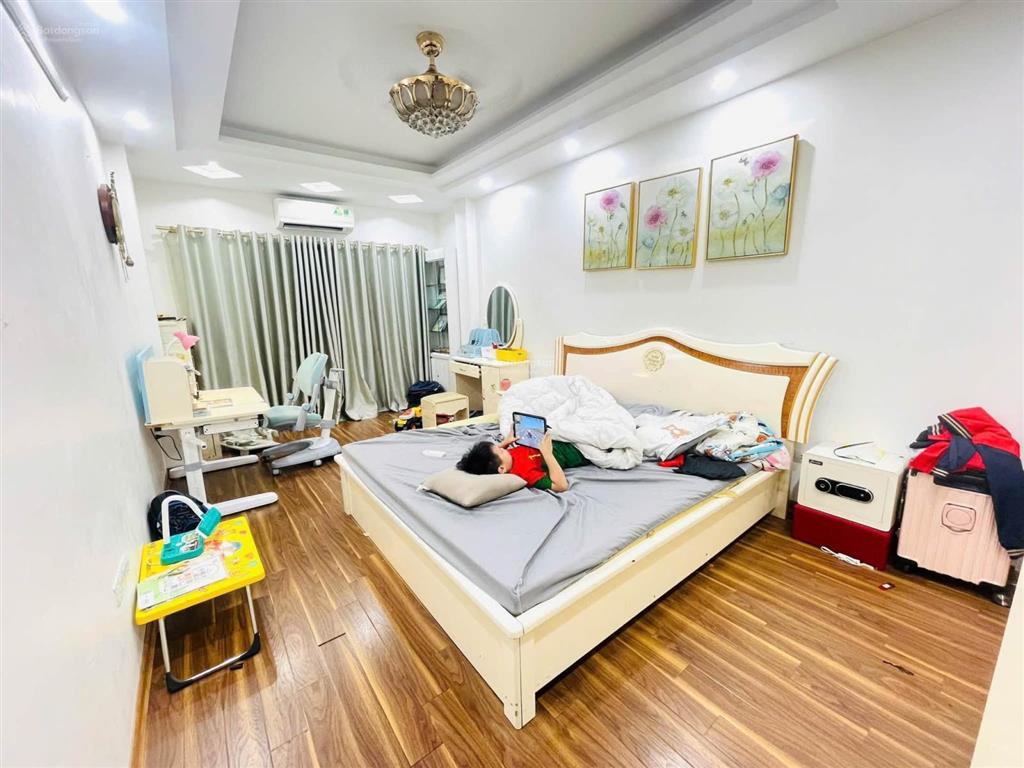 Mặt ngõ quan hoa, trước nhà 3m, ngõ to thẳng, 30m ra phố, ô tô đỗ gần, bãi xe, dân xây, 42m2*5t