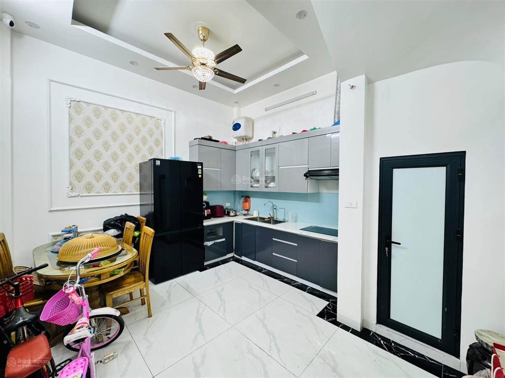Mặt ngõ trung kính, ngõ thông ô tô tránh, ô tô đỗ cổng, dân xây, sổ cc, ko qh, dt~15tr/th, 45m2*5t