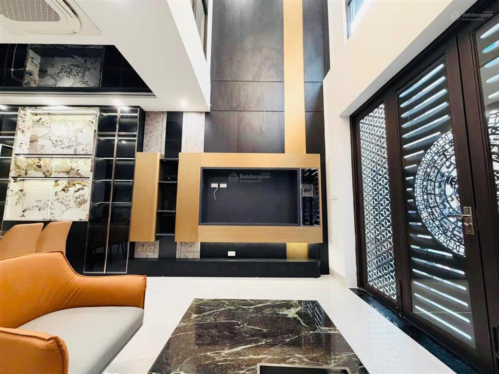 Giá sốc! hoàng ngân, thang máy, 20m ra ô tô, gần phố, sổ vuông, ngõ thông nhiều lối, ko qh, 51m2*6t