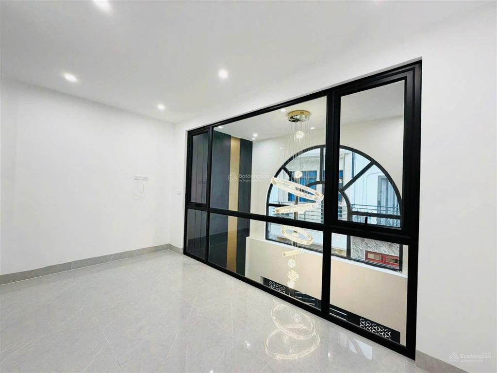 Giá sốc! hoàng ngân, thang máy, 20m ra ô tô, gần phố, sổ vuông, ngõ thông nhiều lối, ko qh, 51m2*6t