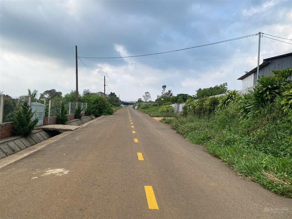 Bán đất bảo lộc .diện tích 2278m2 , hơn 30m mặt tiền . mặt tiền đ nguyễn trãi , phường 3 bảo lộc.