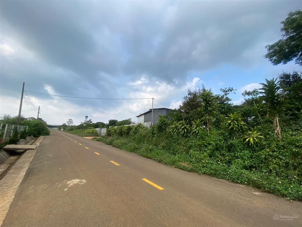 Bán đất bảo lộc .diện tích 2278m2 , hơn 30m mặt tiền . mặt tiền đ nguyễn trãi , phường 3 bảo lộc.