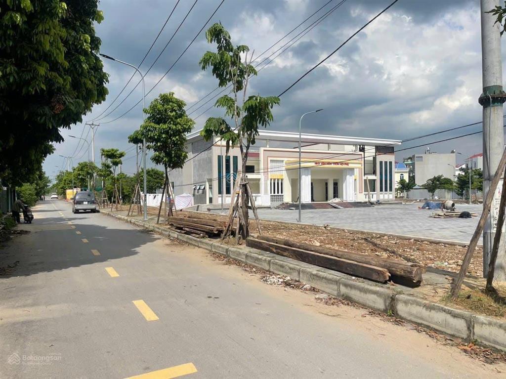 Cần bán 189m2 mt 6,55m nở hậu tại bìa thôn hội phụ, xã đông hội.  e doanh 0973 516 ***