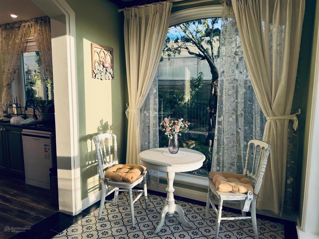 Biệt thự sang trọng, đầy đủ nội thất, view thung lũng đèn, cách chợ đl 5km