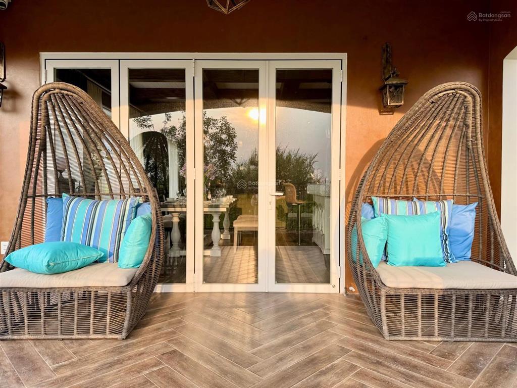 Biệt thự sang trọng, đầy đủ nội thất, view thung lũng đèn, cách chợ đl 5km