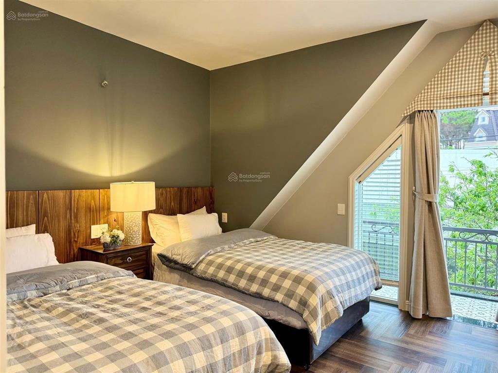 Biệt thự sang trọng, đầy đủ nội thất, view thung lũng đèn, cách chợ đl 5km