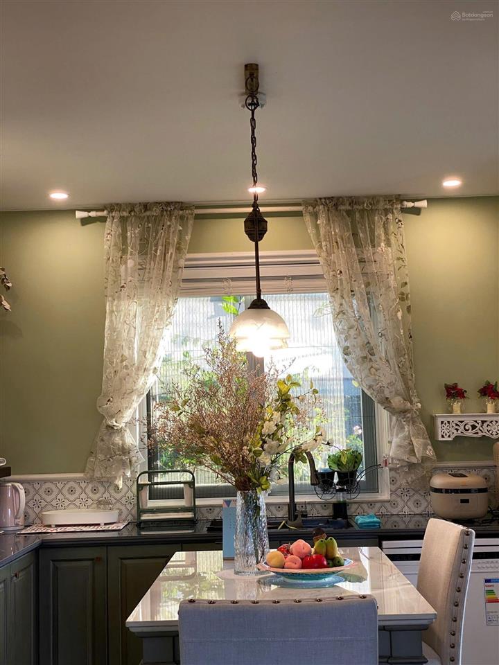 Biệt thự sang trọng, đầy đủ nội thất, view thung lũng đèn, cách chợ đl 5km