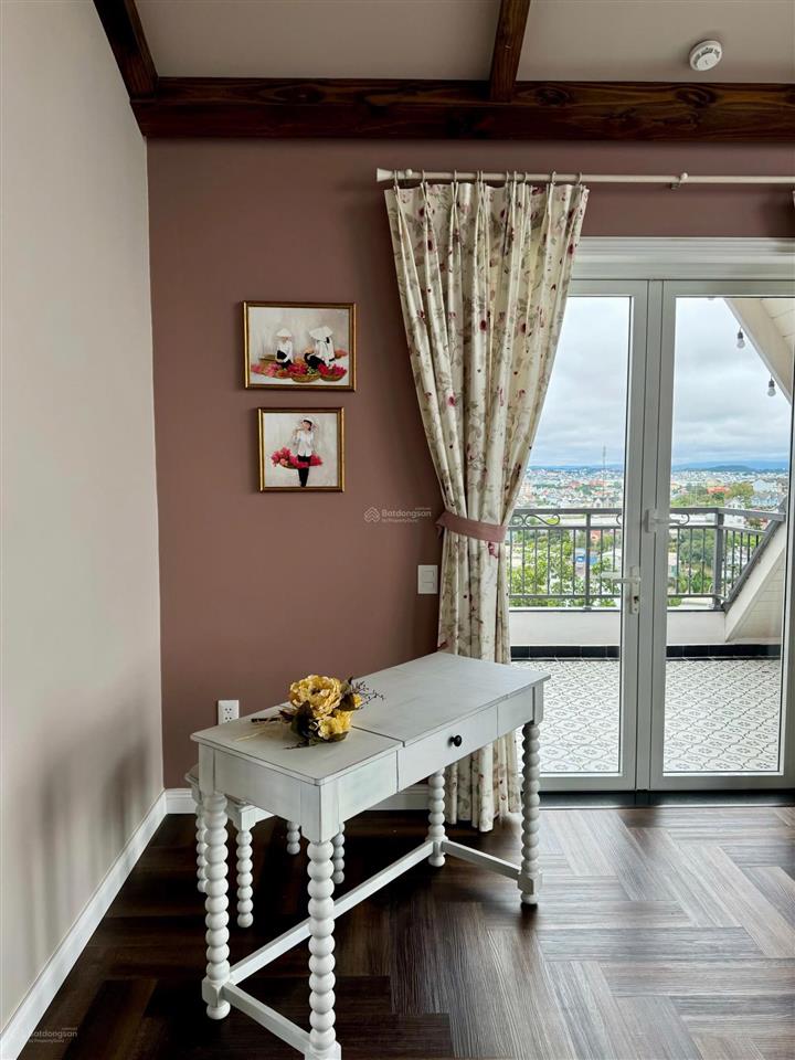 Biệt thự sang trọng, đầy đủ nội thất, view thung lũng đèn, cách chợ đl 5km