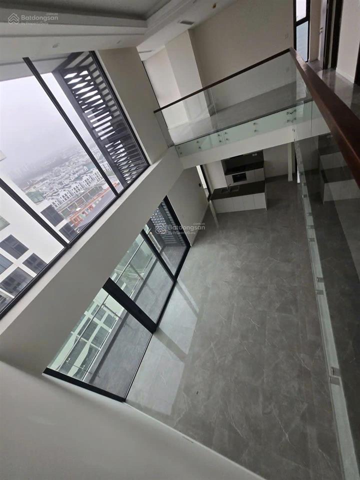 Bán gấp penthouse sunshine green iconic 250m2 4pn nổi bật long biên 0979 227 ***