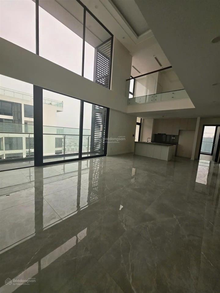 Bán gấp penthouse sunshine green iconic 250m2 4pn nổi bật long biên 0979 227 ***
