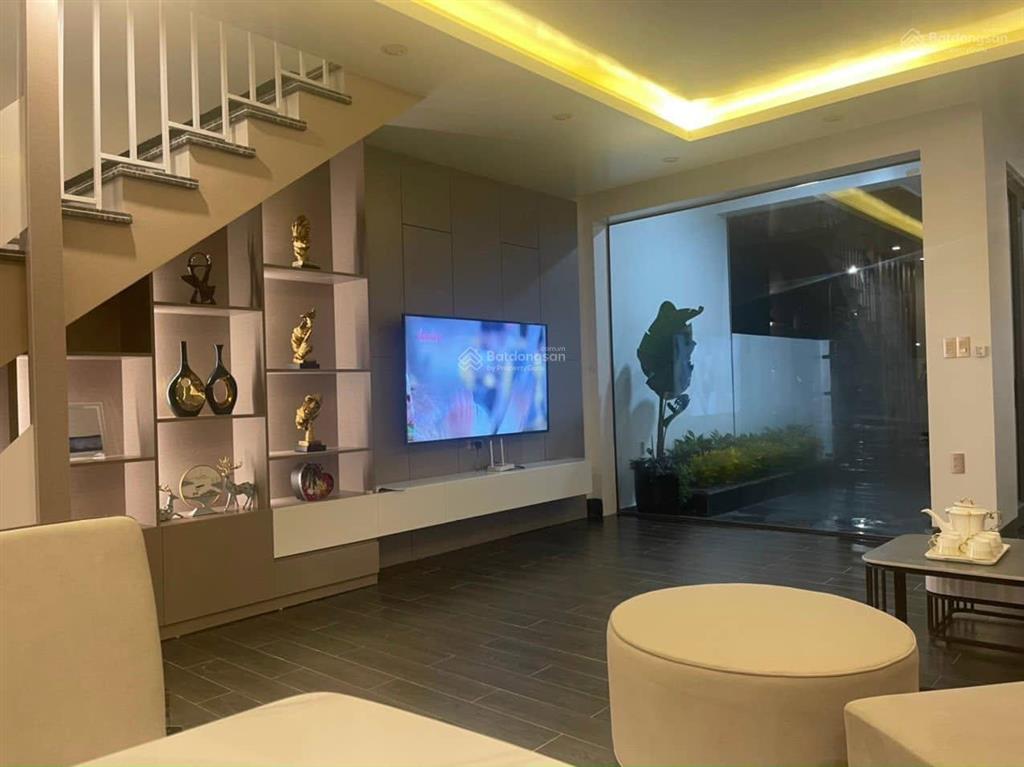 Mình cho thuê căn liền kề hoàn thiện 3 tầng, có 4 phòng ngủ, sẵn đồ chỉ việc vào ở