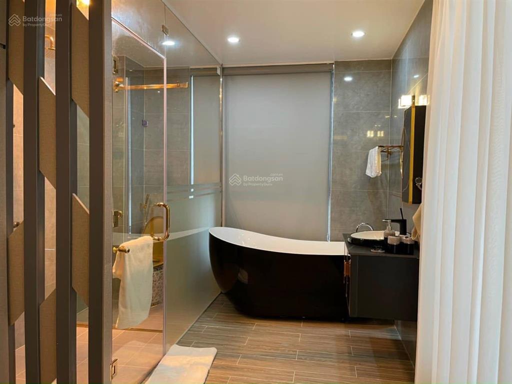 Mình cho thuê căn liền kề hoàn thiện 3 tầng, có 4 phòng ngủ, sẵn đồ chỉ việc vào ở