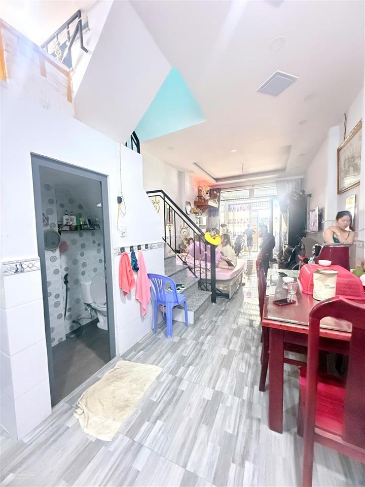 Chủ ngộp hẻm 4m, đs2, bình hưng hoà, dt 4x14m, có 1 lầu giá 3tỷ950 tl