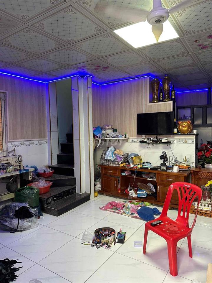 cần bán nhà sổ chung gần phường dĩ an.TP HCM