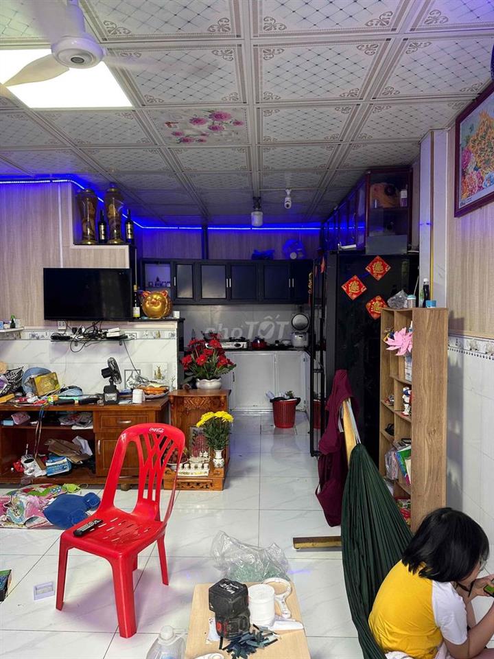 cần bán nhà sổ chung gần phường dĩ an.TP HCM