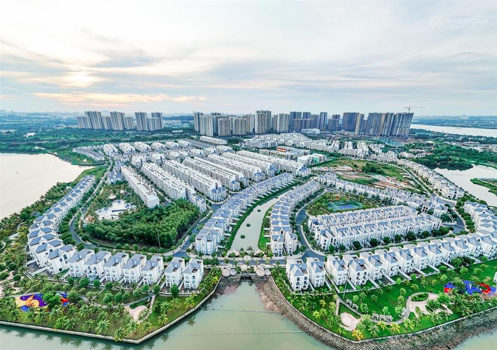 Bán căn 2pn có nội thất origami vinhomes đã có sổ, chủ không vay ngân hàng, đang sẵn hợp đồng thuê