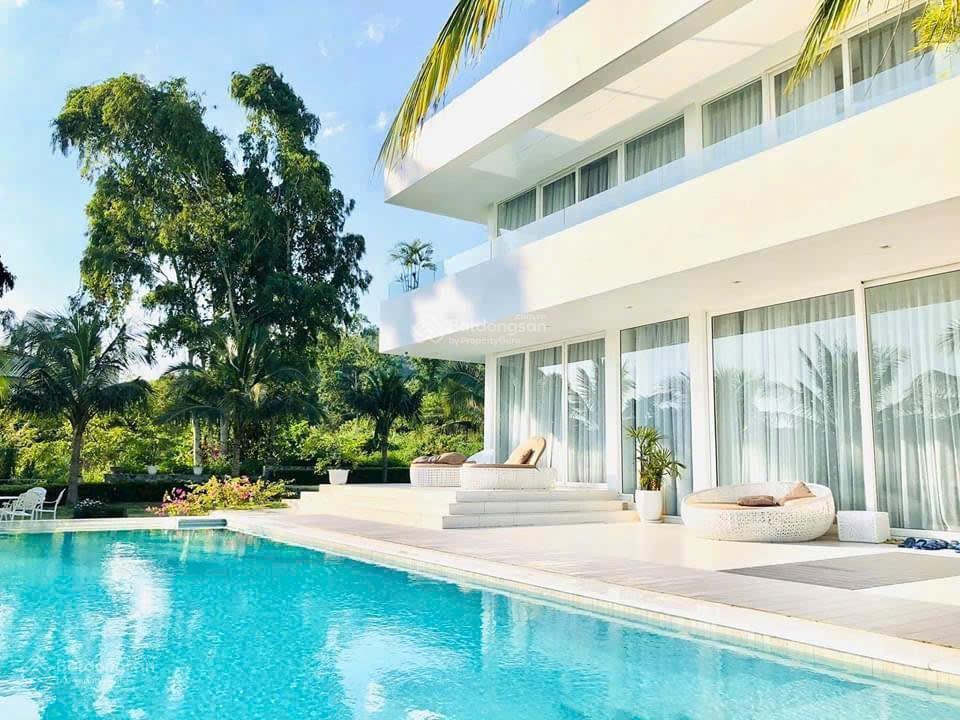 Bán biệt thự nằm trong quần thể sân golf tam đảo