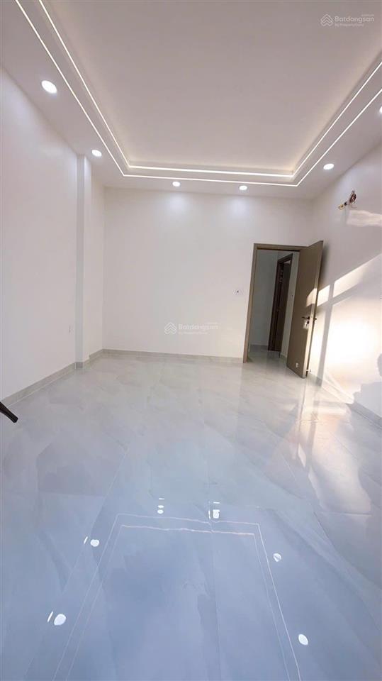 Bán nhà q4 mới đẹp 2 tấm dt khủng 9*8 nở hậu nhà 3pn giá 5 tỉ 9 sổ riêng vị trí 1/ gần mt giáp q1