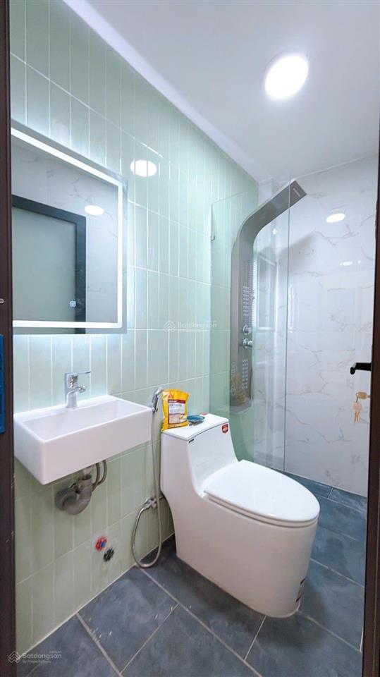 Bán nhà q4 mới đẹp 2 tấm dt khủng 9*8 nở hậu nhà 3pn giá 5 tỉ 9 sổ riêng vị trí 1/ gần mt giáp q1
