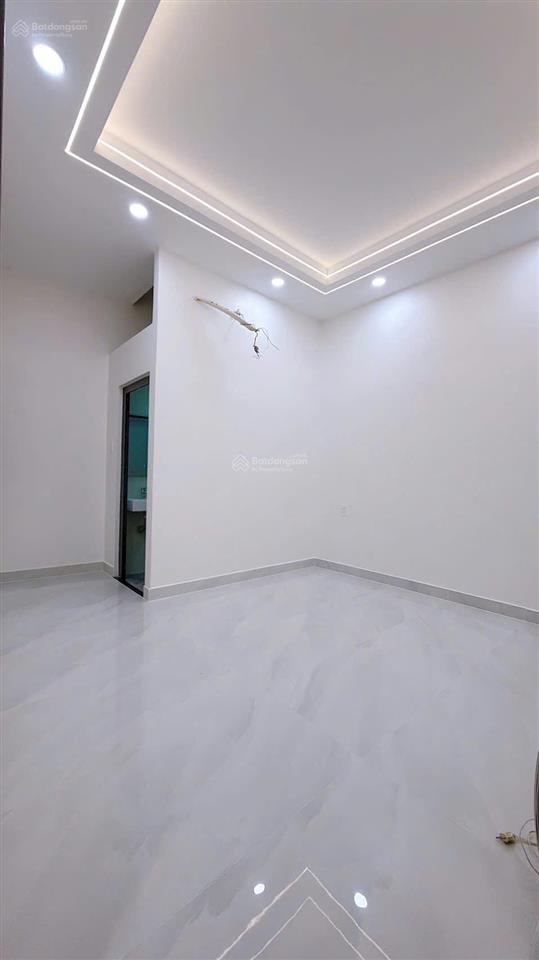 Bán nhà q4 mới đẹp 2 tấm dt khủng 9*8 nở hậu nhà 3pn giá 5 tỉ 9 sổ riêng vị trí 1/ gần mt giáp q1