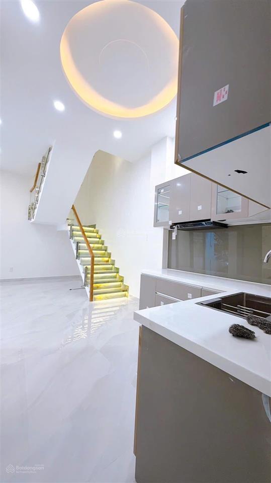 Bán nhà q4 mới đẹp 2 tấm dt khủng 9*8 nở hậu nhà 3pn giá 5 tỉ 9 sổ riêng vị trí 1/ gần mt giáp q1