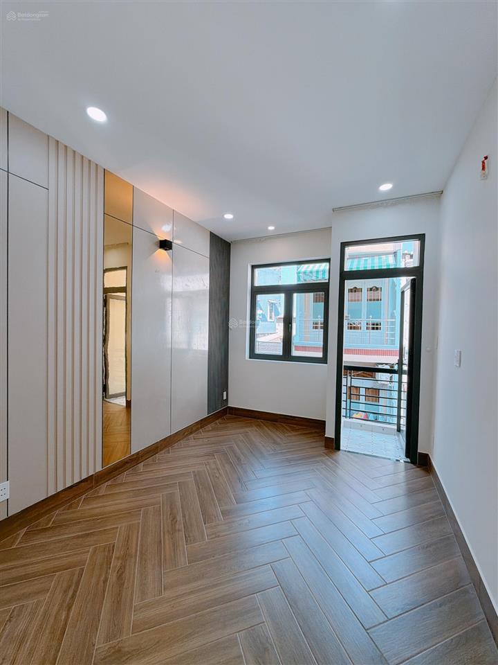 Bán nhà đẹp 5 tấm đúc btct khu 20 thước q4 giáp chợ bến thành q1 chỉ 1 giá 6 tỷ 2 tl hẻm 4m khu vip