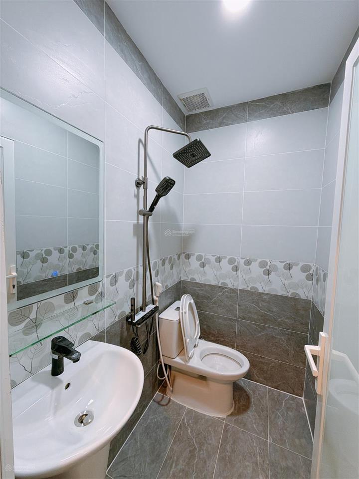 Bán nhà đẹp 5 tấm đúc btct khu 20 thước q4 giáp chợ bến thành q1 chỉ 1 giá 6 tỷ 2 tl hẻm 4m khu vip