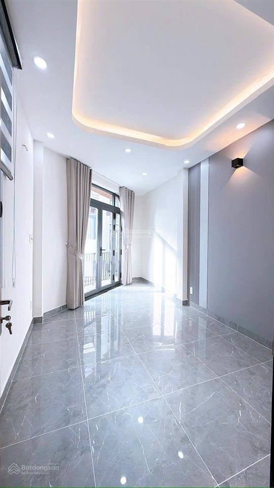 Bán nhà đẹp mới xây 3 tấm q4, xe hơi đỗ cửa, căn góc 3 mặt tiền hẻm kinh doanh, 3 pn, giá 8 tỷ 9 tl