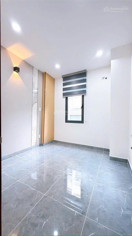 Bán nhà đẹp mới xây 3 tấm q4, xe hơi đỗ cửa, căn góc 3 mặt tiền hẻm kinh doanh, 3 pn, giá 8 tỷ 9 tl