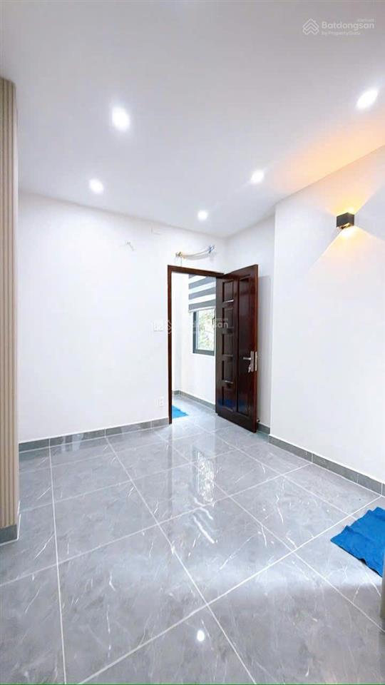 Bán nhà đẹp mới xây 3 tấm q4, xe hơi đỗ cửa, căn góc 3 mặt tiền hẻm kinh doanh, 3 pn, giá 8 tỷ 9 tl