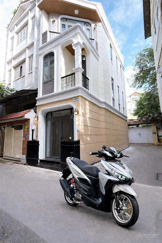 Bán nhà đẹp mới xây 3 tấm q4, xe hơi đỗ cửa, căn góc 3 mặt tiền hẻm kinh doanh, 3 pn, giá 8 tỷ 9 tl