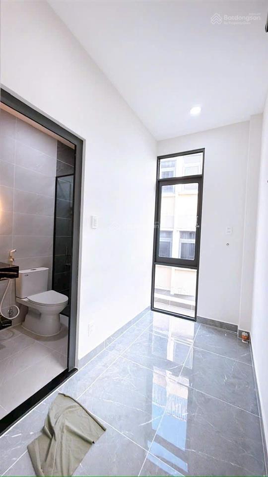Bán nhà đẹp mới xây 3 tấm q4, xe hơi đỗ cửa, căn góc 3 mặt tiền hẻm kinh doanh, 3 pn, giá 8 tỷ 9 tl