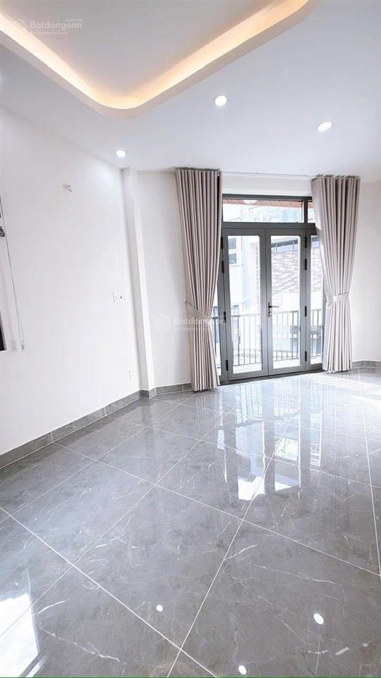 Bán nhà đẹp mới xây 3 tấm q4, xe hơi đỗ cửa, căn góc 3 mặt tiền hẻm kinh doanh, 3 pn, giá 8 tỷ 9 tl