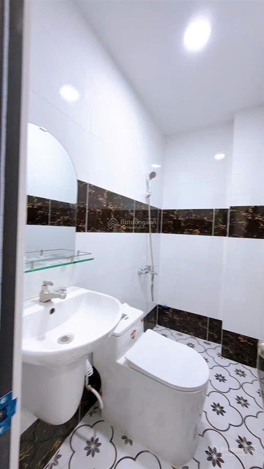 Bán nhà đẹp 4 tấm khu vip ẩm thực 20 thước quận 4 hẻm 4m giá 5 tỉ nhĩnh giáp q1 chỉ 1 di chuyển