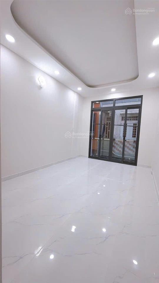 Bán nhà đẹp 4 tấm khu vip ẩm thực 20 thước quận 4 hẻm 4m giá 5 tỉ nhĩnh giáp q1 chỉ 1 di chuyển